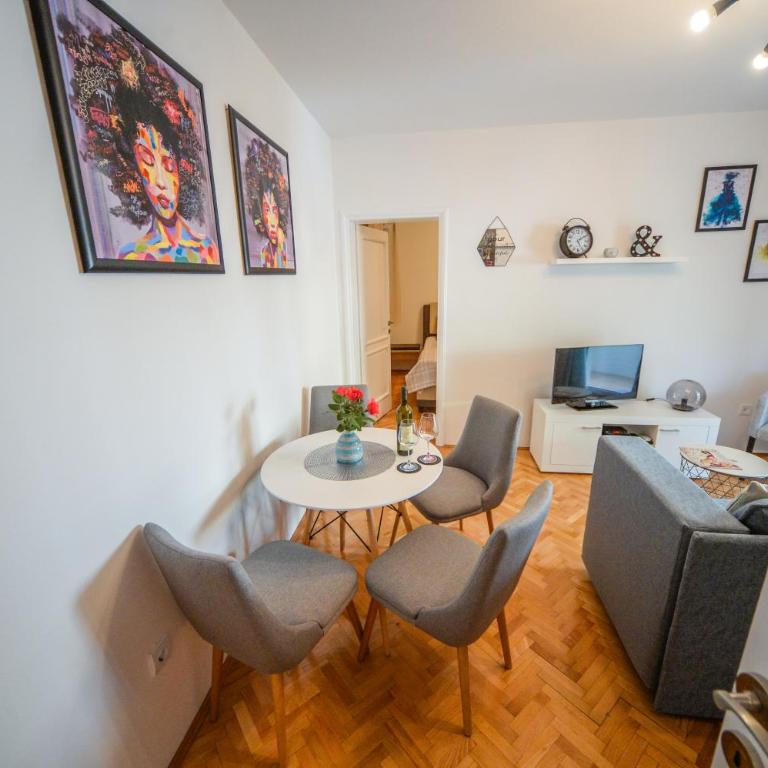 City In Apartment - Apartment - 9