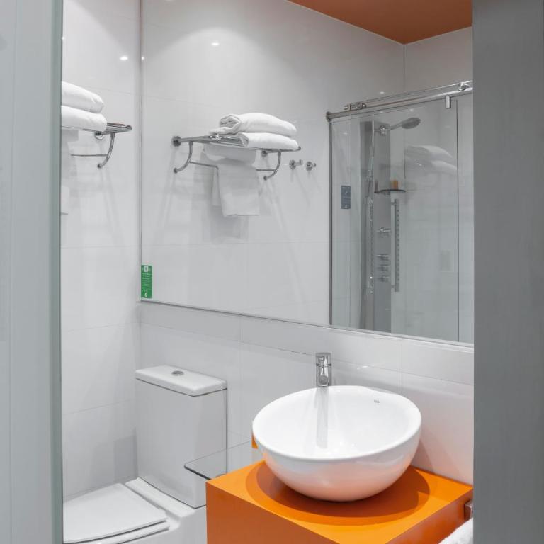 Petit Palace Plaza Málaga - Habitación Triple - 2