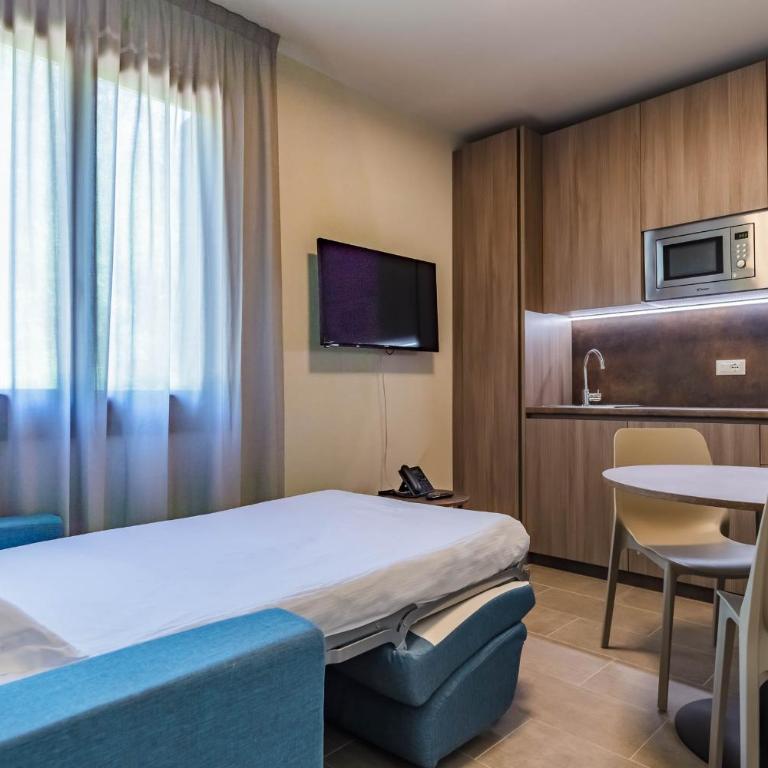 Le Torri Del Garda FamilySPA Resort - Camera Matrimoniale con Letto Supplementare (2 Adulti + 1 Bambino) - 3