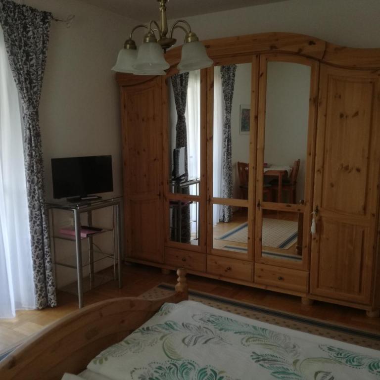 Gästehaus Schleich - Doppelzimmer mit Balkon - 4