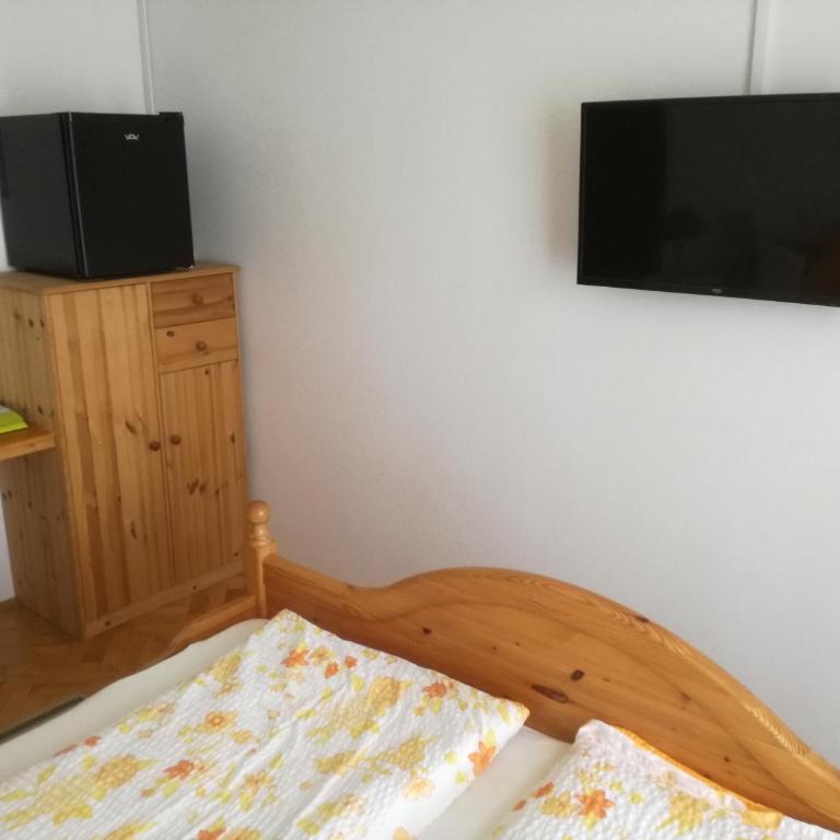 Gästehaus Schleich - Doppelzimmer mit Balkon - 2