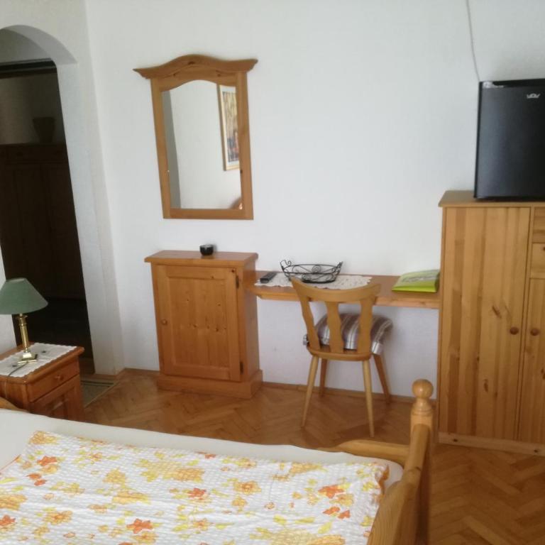 Gästehaus Schleich - Doppelzimmer mit Balkon - 1