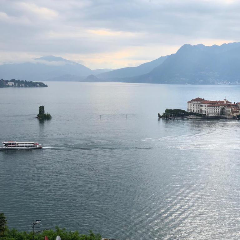 Gregorio Suite - Studio with Lake View - 3