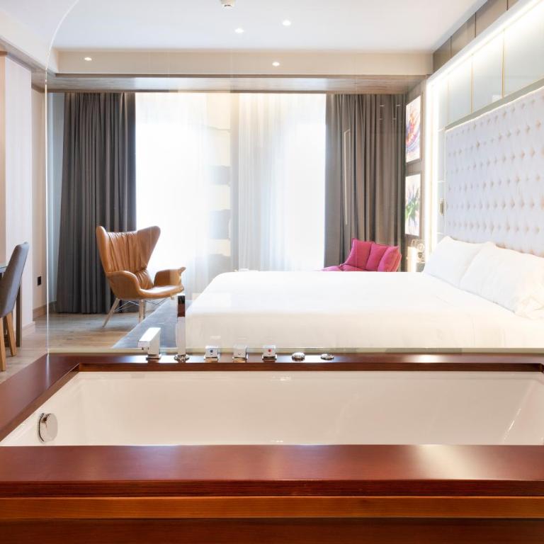 Barceló Ourense - Habitación con cama extragrande y bañera de hidromasaje - 5