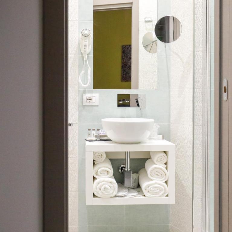 Toledo 16 Luxury Suites - Camera Matrimoniale Deluxe con Balcone - 8