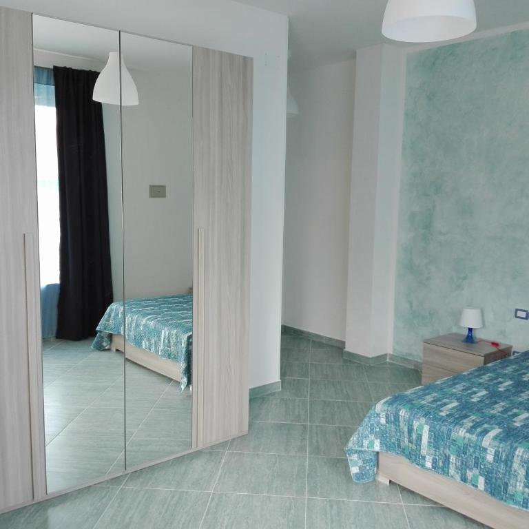Affittacamere Villa Zelinda - Camera Matrimoniale con Letto Supplementare - 3