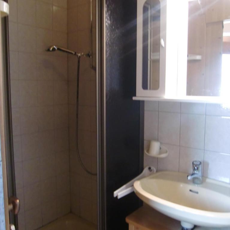 Blockhaus Kathrein - Two-Bedroom Apartment with Balcony - 13