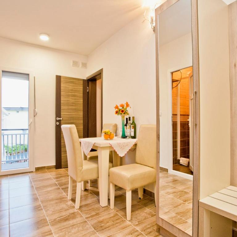 Apartments Obala - Katić - Studio with Terrace - 3