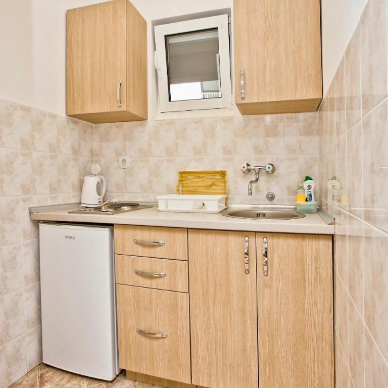 Apartments Obala - Katić - Studio with Patio - 3