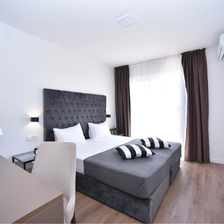 Apartments 110 in Budva - Deluxe Double or Twin Room - 8