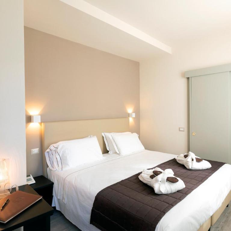 Hotel Villa Cipressi, by R Collection Hotels - Camera Matrimoniale Classic - 5