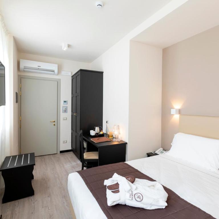 Hotel Villa Cipressi, by R Collection Hotels - Camera Matrimoniale Classic - 2