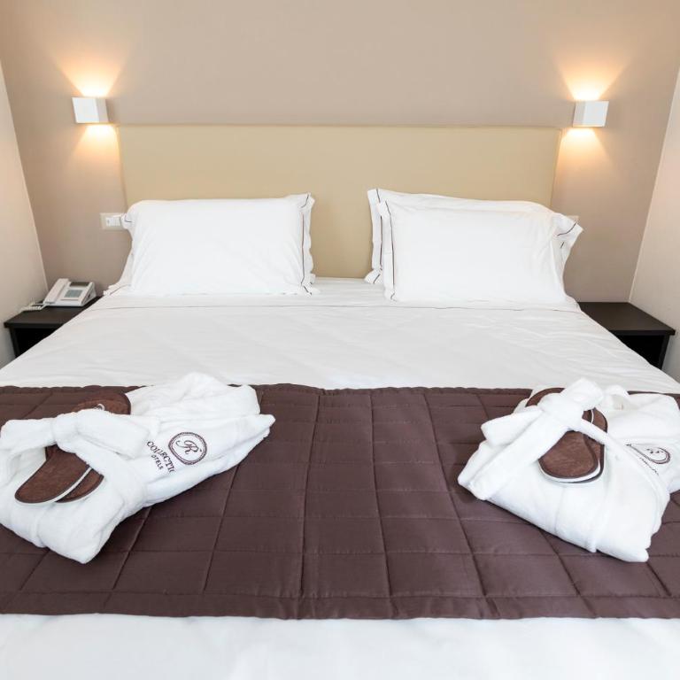 Hotel Villa Cipressi, by R Collection Hotels - Camera Matrimoniale Classic - 3