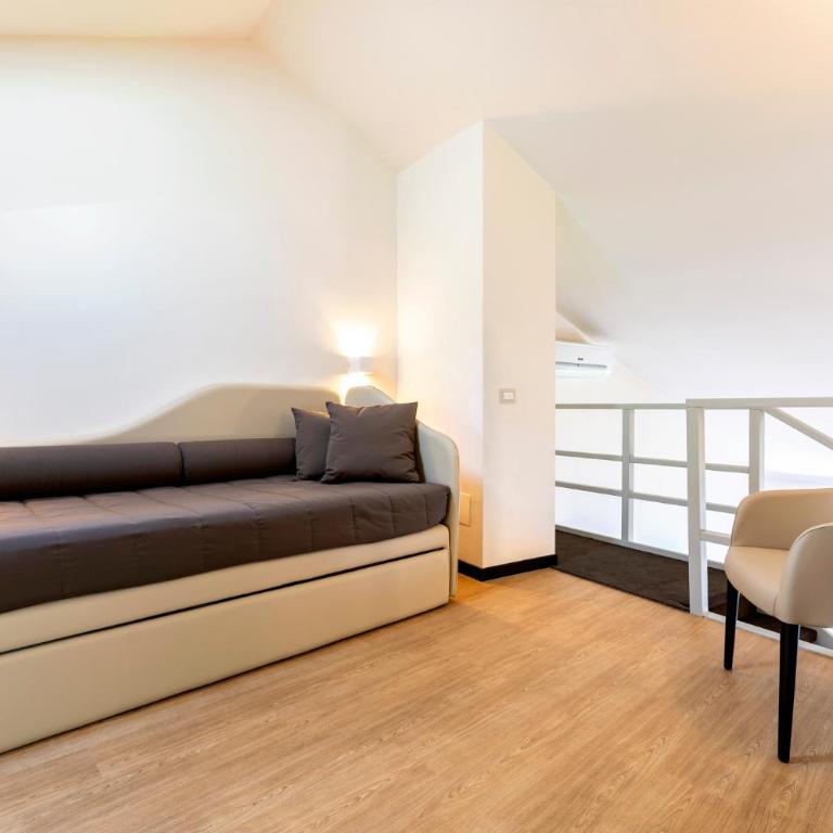 Hotel Villa Cipressi, by R Collection Hotels - Junior Suite with Lake View - 3
