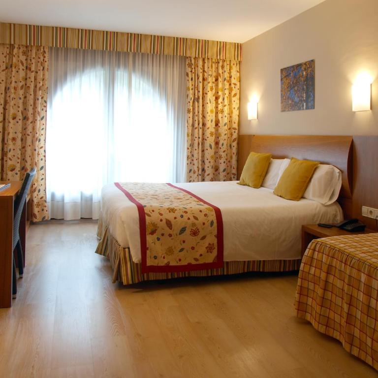 Hotel Guillem & Spa - Habitación Triple con acceso al spa (2 adultos + 1 niño) - 2