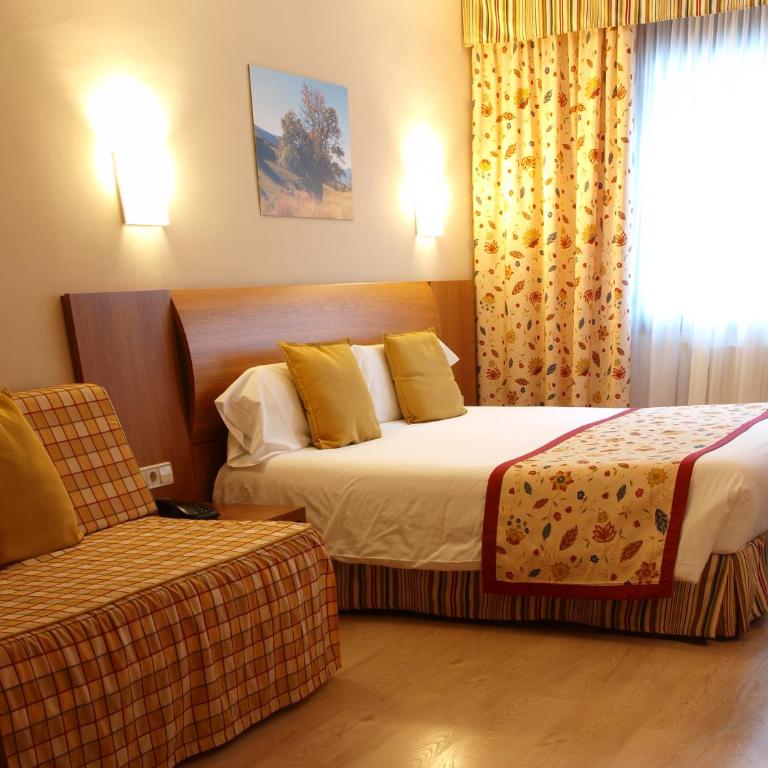 Hotel Guillem & Spa - Habitación Triple con acceso al spa (2 adultos + 1 niño) - 4