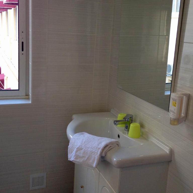 Hôtel Le Petit Baigneur - Chambre Double ou Lits Jumeaux Supérieure avec Vue sur Ville - 11