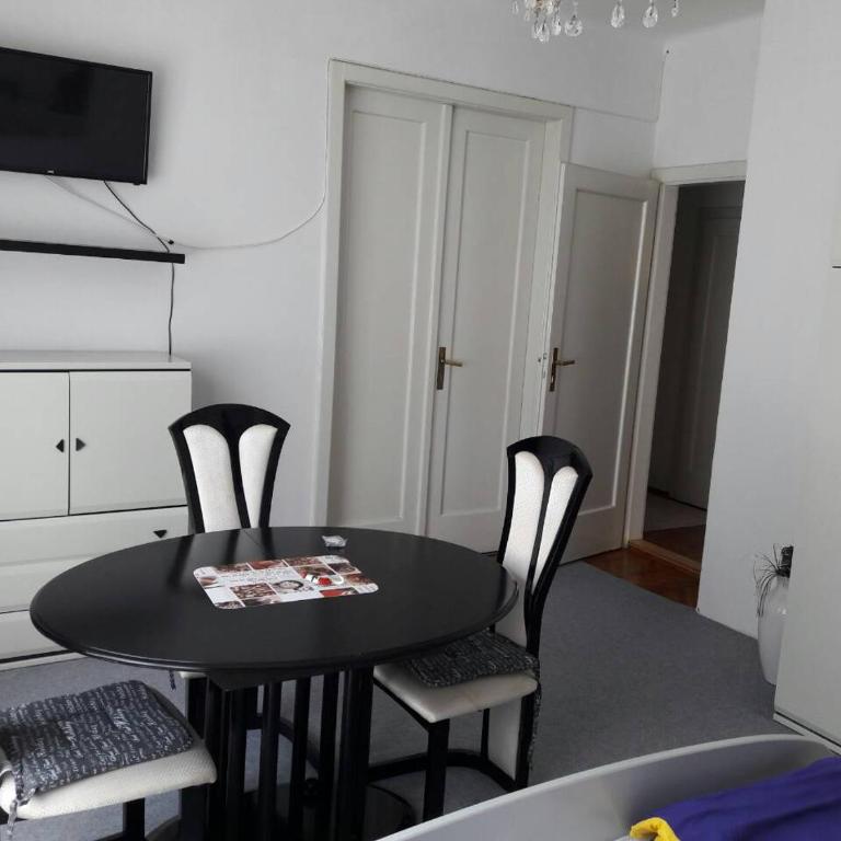 Retro Style Apartment - Apartman sa Balkonom - 26
