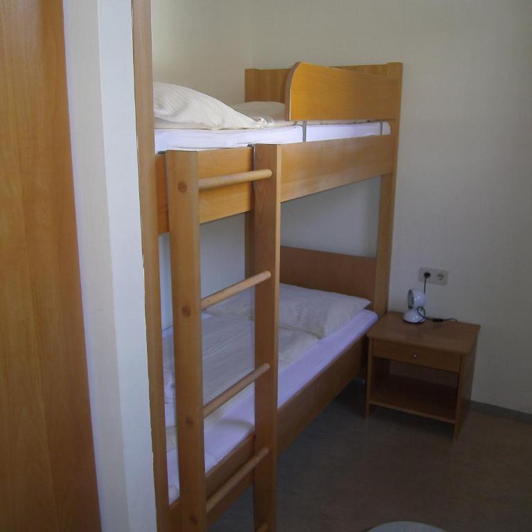 Jugend- und Familiengästehaus Heiligenblut - Bett im Frauenschlafsaal mit 4 Betten - 13