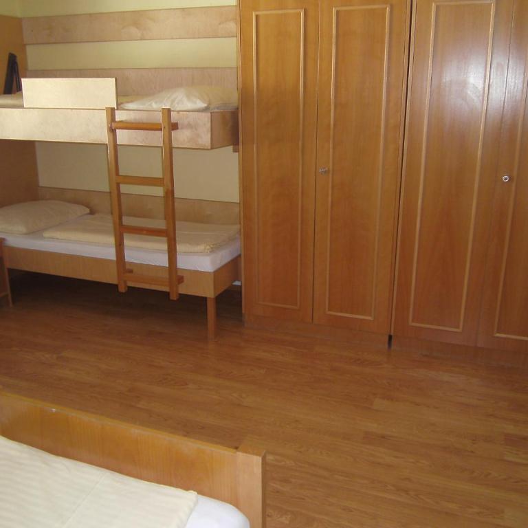 Jugend- und Familiengästehaus Heiligenblut - Bett im Frauenschlafsaal mit 4 Betten - 16