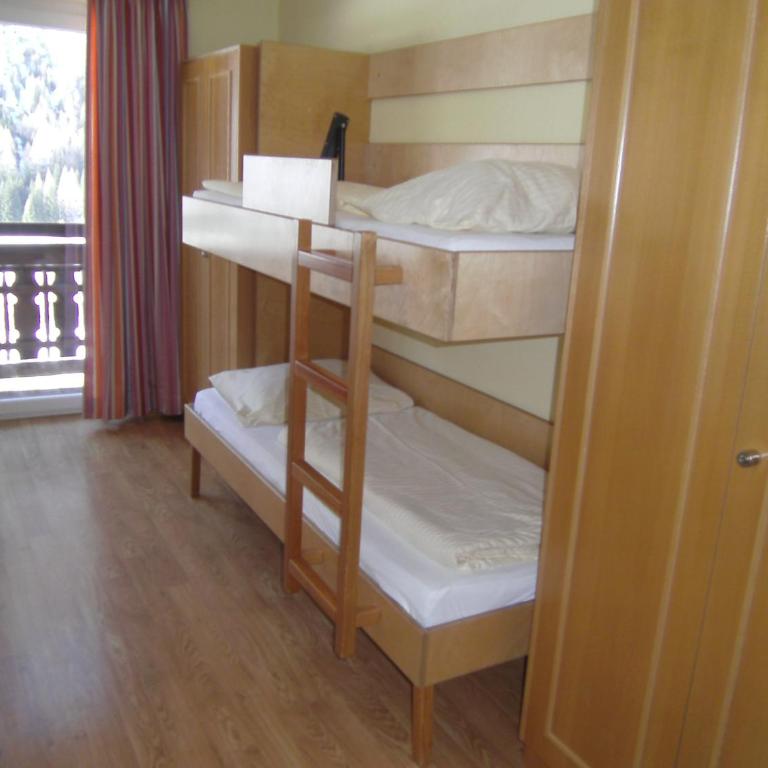 Jugend- und Familiengästehaus Heiligenblut - Bett im Frauenschlafsaal mit 4 Betten - 17