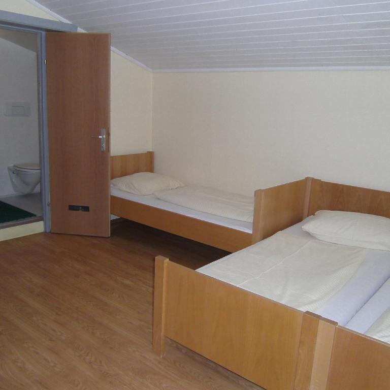 Jugend- und Familiengästehaus Heiligenblut - Dreibettzimmer - 22