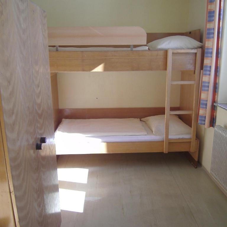 Jugend- und Familiengästehaus Heiligenblut - Bett im Frauenschlafsaal mit 4 Betten - 24