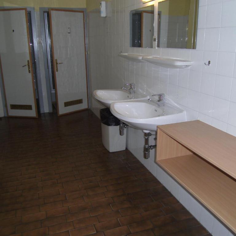 Jugend- und Familiengästehaus Heiligenblut - Bett im Frauenschlafsaal mit 4 Betten - 26