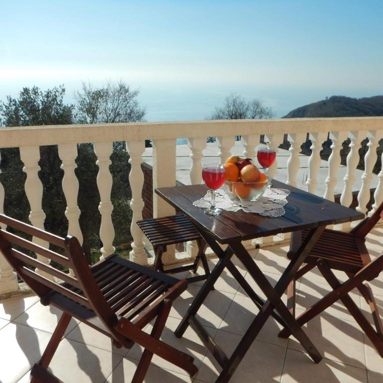 House Stijepovic - Four-Bedroom House - 1