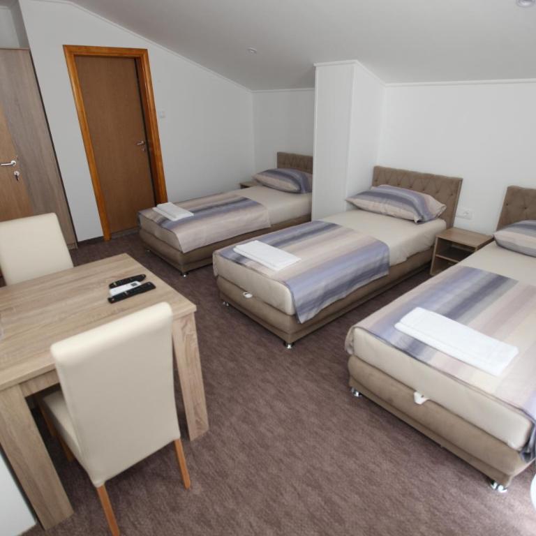 Ninkovic - Triple Room with Balcony - 2