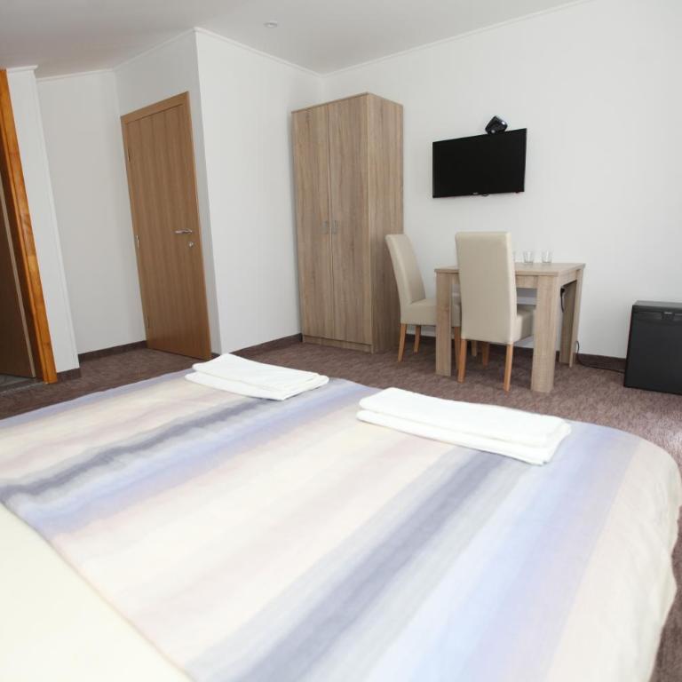 Ninkovic - Deluxe Double Room with Balcony - 11