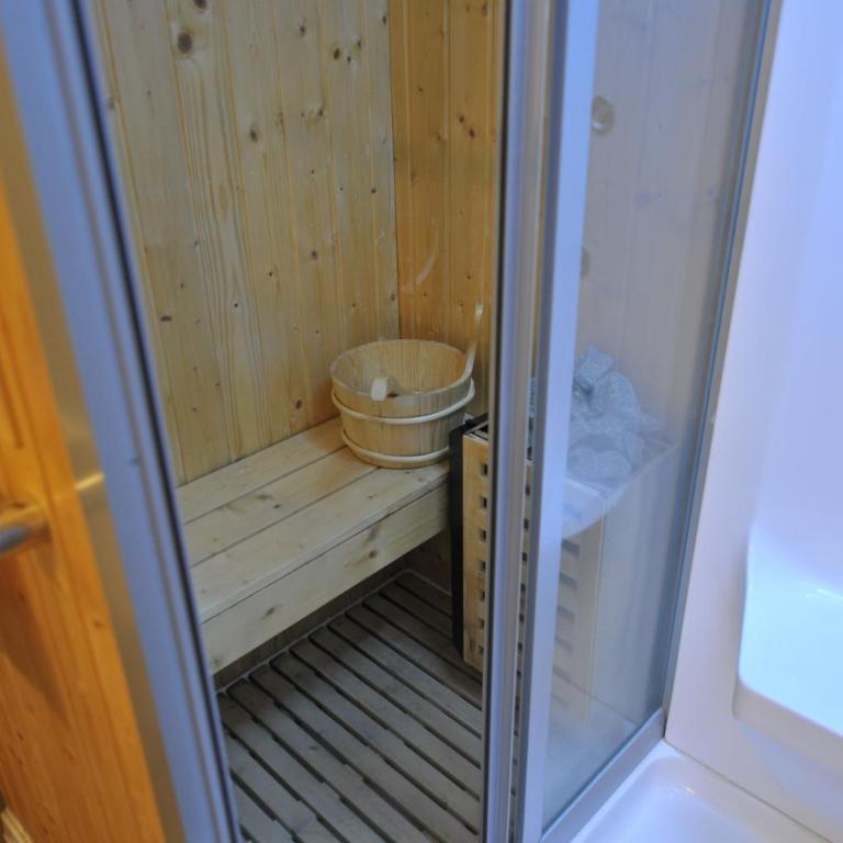 Villa Skadarlija - Velnes Dvokrevetna Soba sa Bračnim Krevetom i Saunom - 3