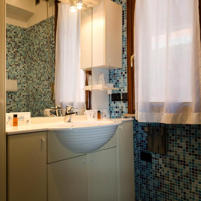 Sirmio Apartments - Primavera Stay - Basic Apartment with Balcony and Partial Lake View - 2