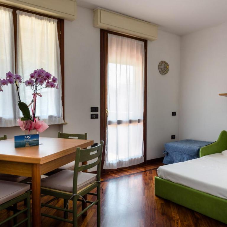 Sirmio Apartments - Primavera Stay - Studio Apartment with Balcony and Partial Lake View - 2