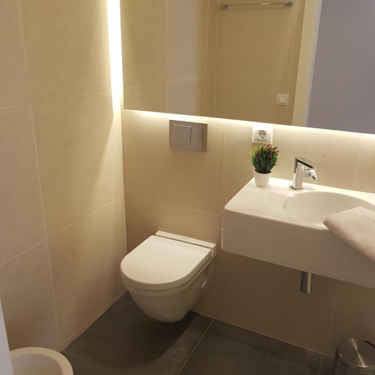 BONNIES Suites & Spa Valencia - Deluxe One-Bedroom Apartment - 5