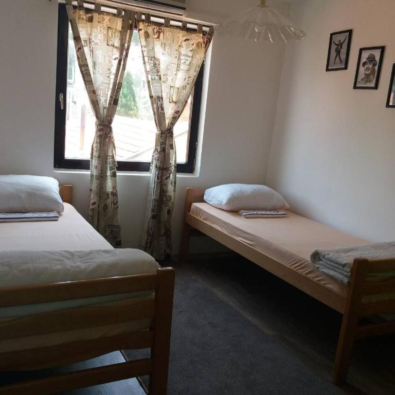Balkaneros Hostel - Budget Twin Room - 1