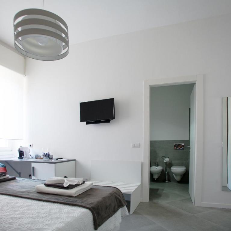 Suite Dreams in Verona - Camera Matrimoniale con Vasca Idromassaggio - 6