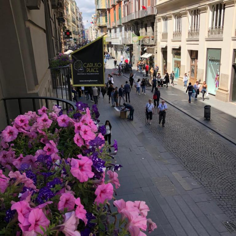 Caruso Place Luxury Rooms & Suites - Suite con Vista sulla Galleria e su una Strada - 1