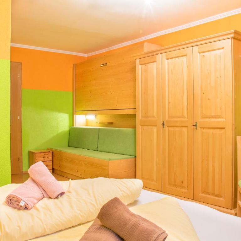 Hotel Gell - Familienzimmer (2 Erwachsene + 1 Kind) - 3