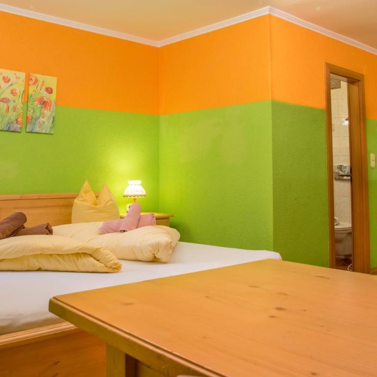 Hotel Gell - Familienzimmer (2 Erwachsene + 1 Kind) - 4