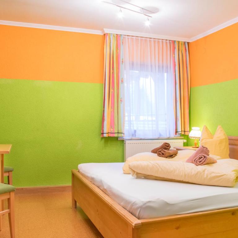 Hotel Gell - Familienzimmer (2 Erwachsene + 1 Kind) - 8
