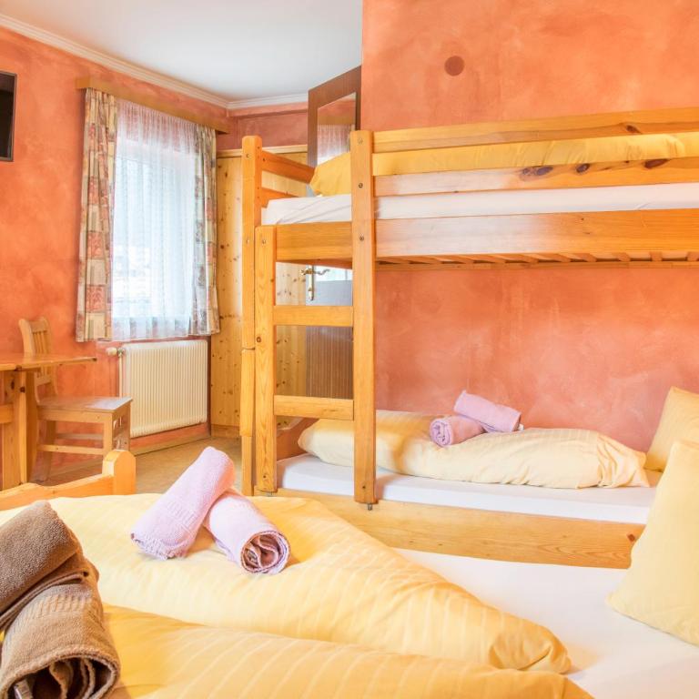 Hotel Gell - Familienzimmer (2 Erwachsene + 1 Kind) - 9
