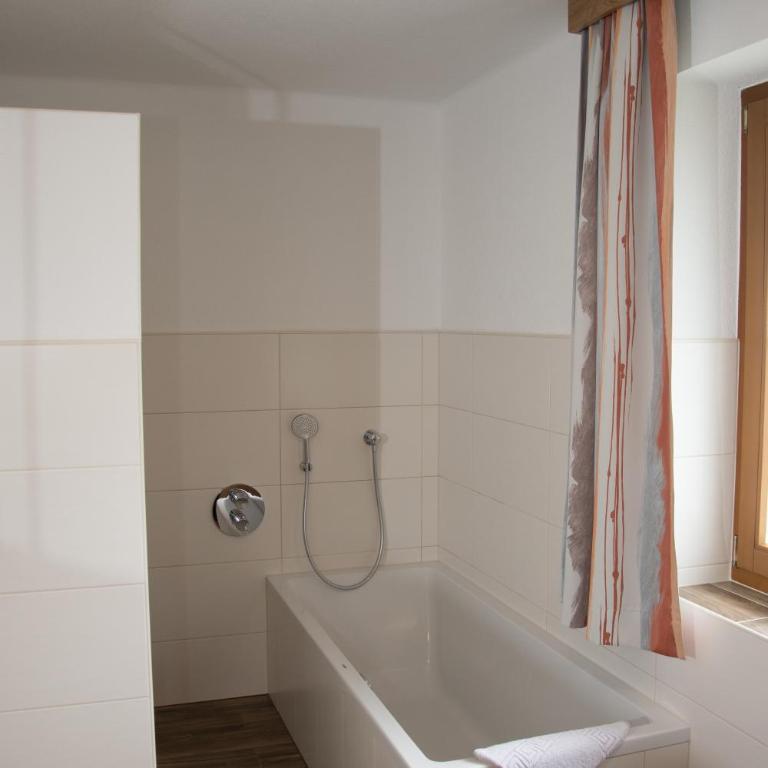 Haus Guggenberger - Ferienwohnung mit 3 Schlafzimmern - 7