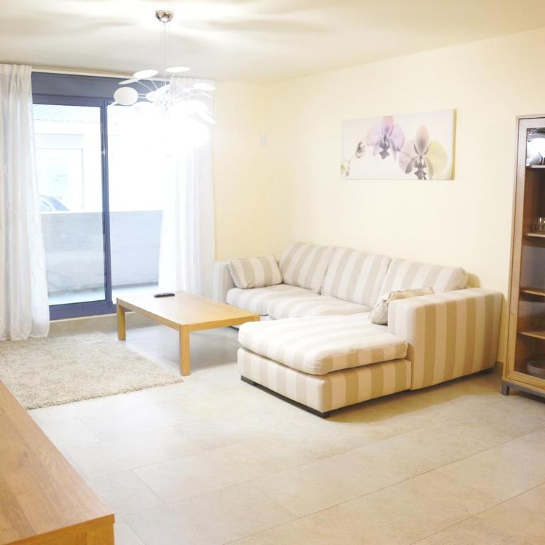 Elise Sun Beach - Three-Bedroom Apartment - 11