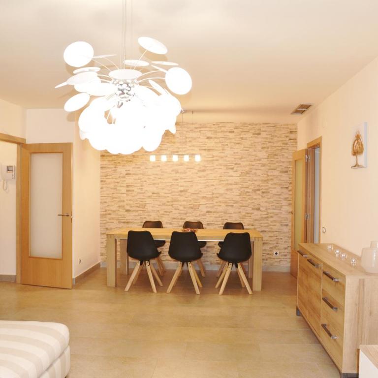 Elise Sun Beach - Three-Bedroom Apartment - 9