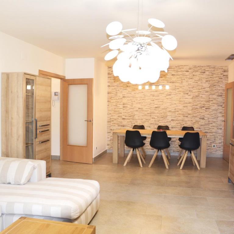 Elise Sun Beach - Three-Bedroom Apartment - 8