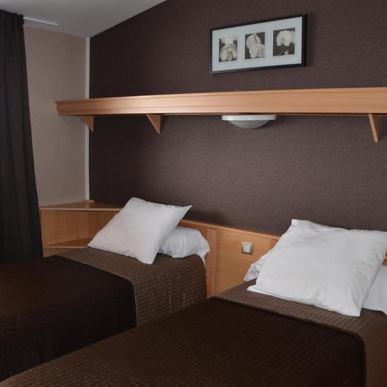 Les Aveilles - Twin Room - 7