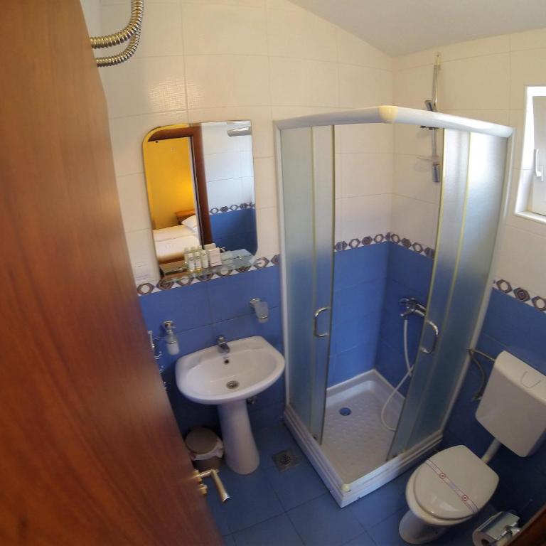 Martinović Rooms - Dvokrevetna Soba sa Zasebnim Krevetima - 12
