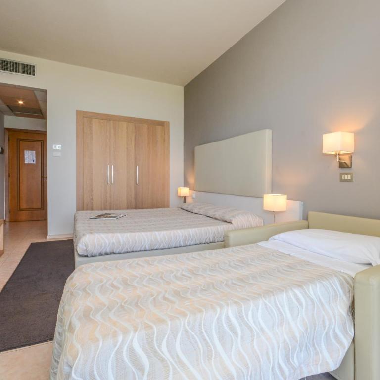 Hotel Miramar - Camera Familiare (2 adulti + 2 bambini) con Terrazza - Vista Lago - 5