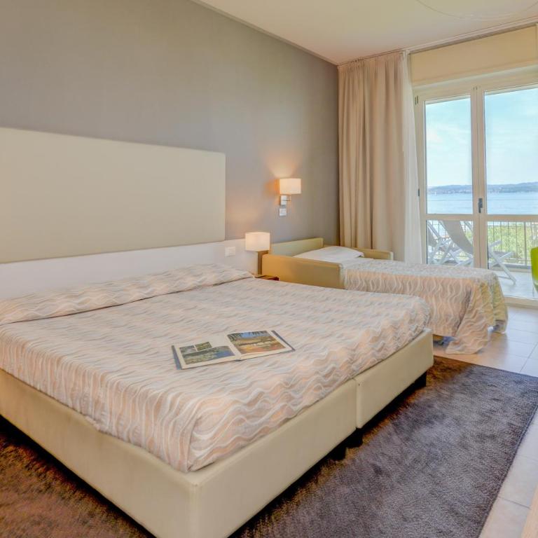 Hotel Miramar - Camera Tripla Deluxe con Vista Lago - 3